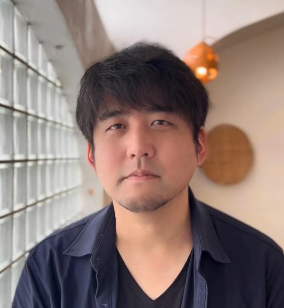 平川 亮二